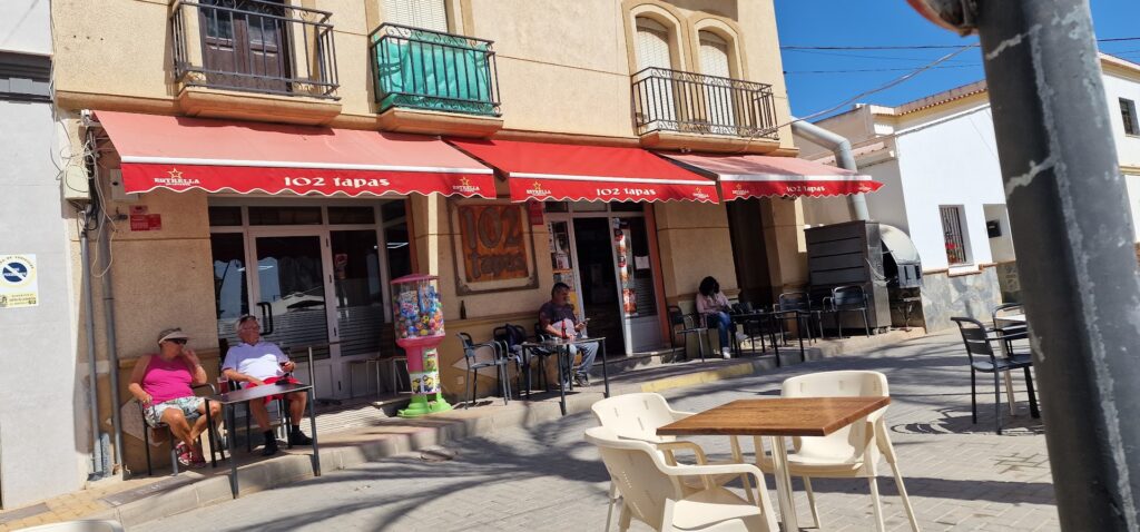 102 TAPAS - Bar en Almería