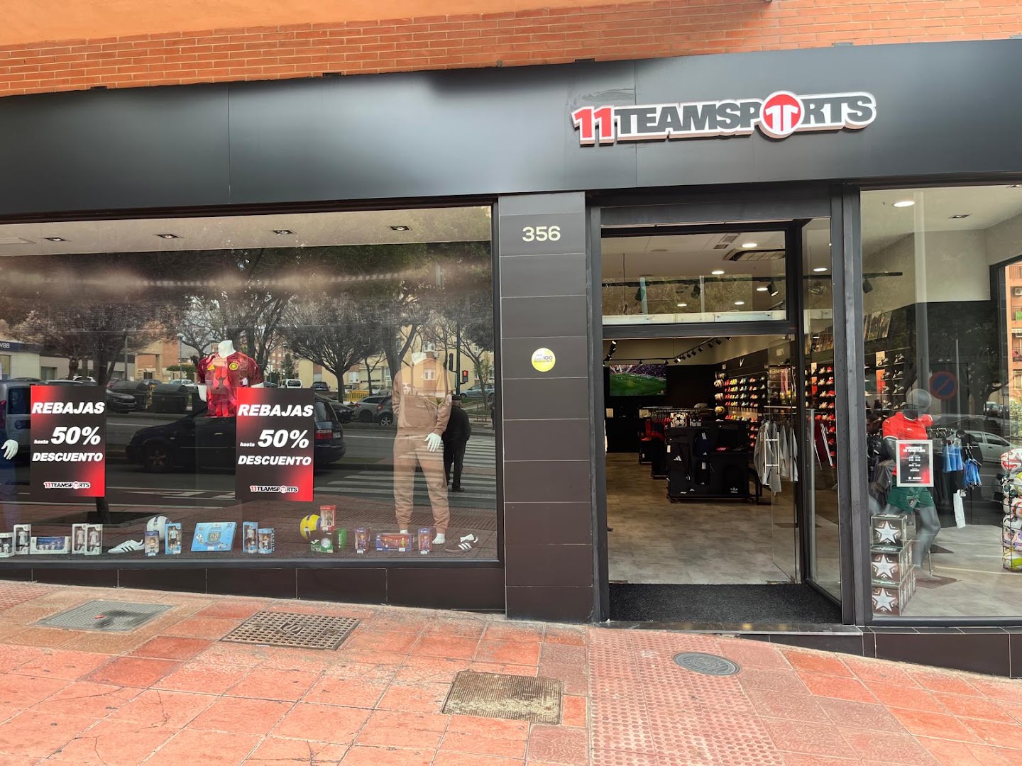 11teamsports Store Almeria - Tienda de artículos de fútbol en Almería