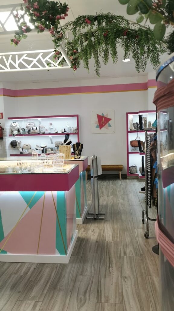 A-Pares Almería - Zapatería en Almería