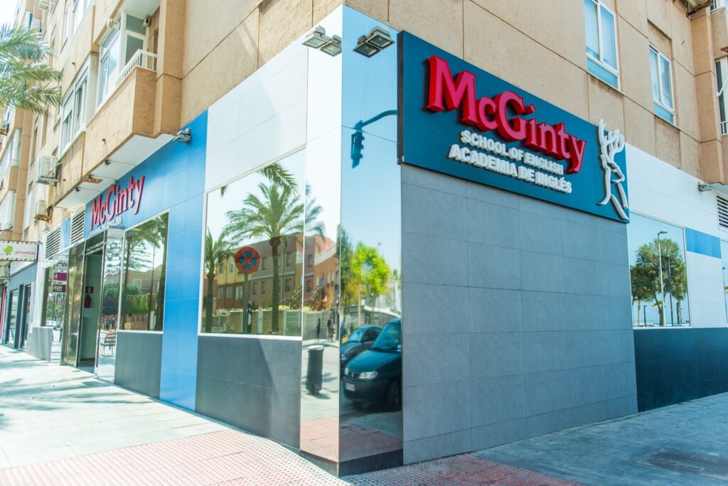 Academia de inglés-McGinty School of English - Academia de inglés en Almería