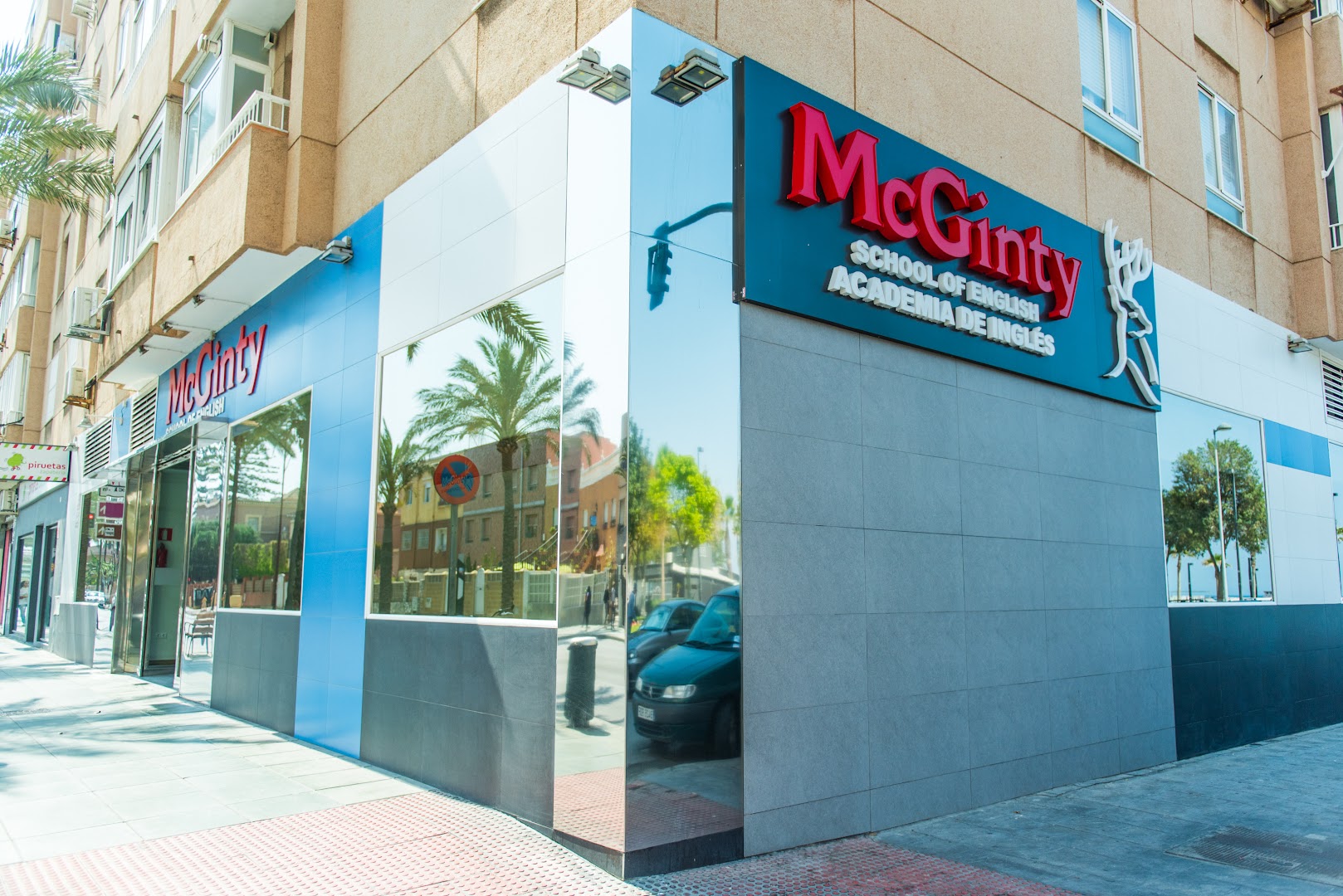 Academia de inglés-McGinty School of English - Academia de inglés en Almería