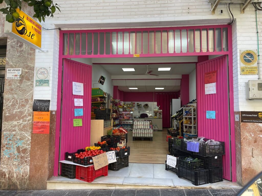 Alimentación y Frutas José - Tienda de alimentación en Almería