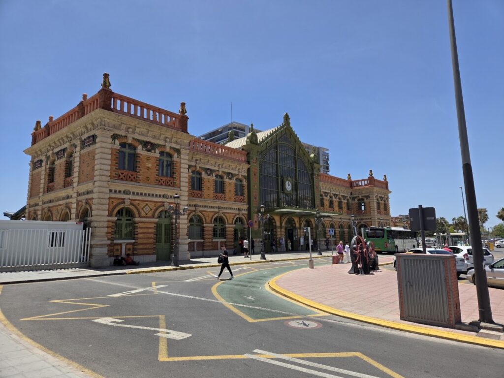Almeria Station Square - Bus stop en Almería