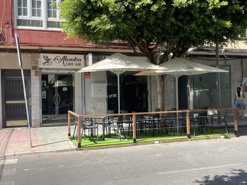 Alondra Café - Bar de tapas - Pub restaurante en Almería