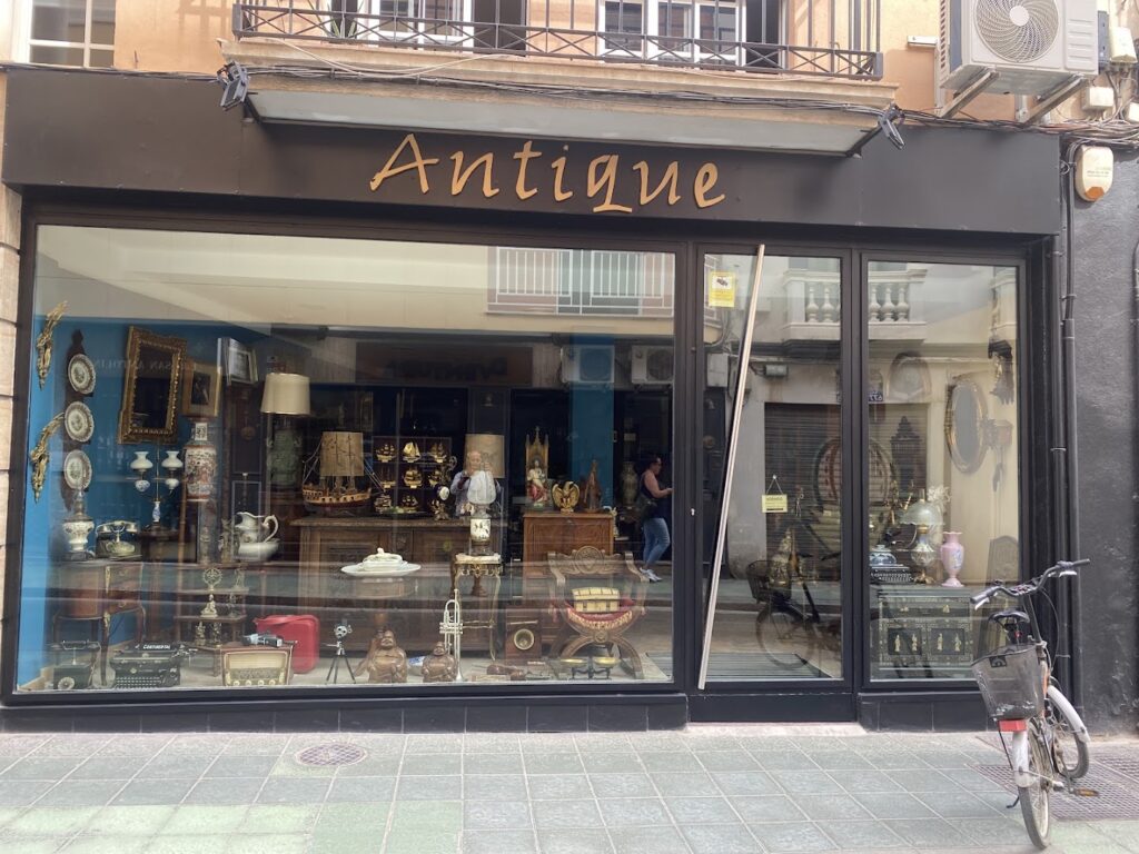 Antique - Tienda de antigüedades en Almería