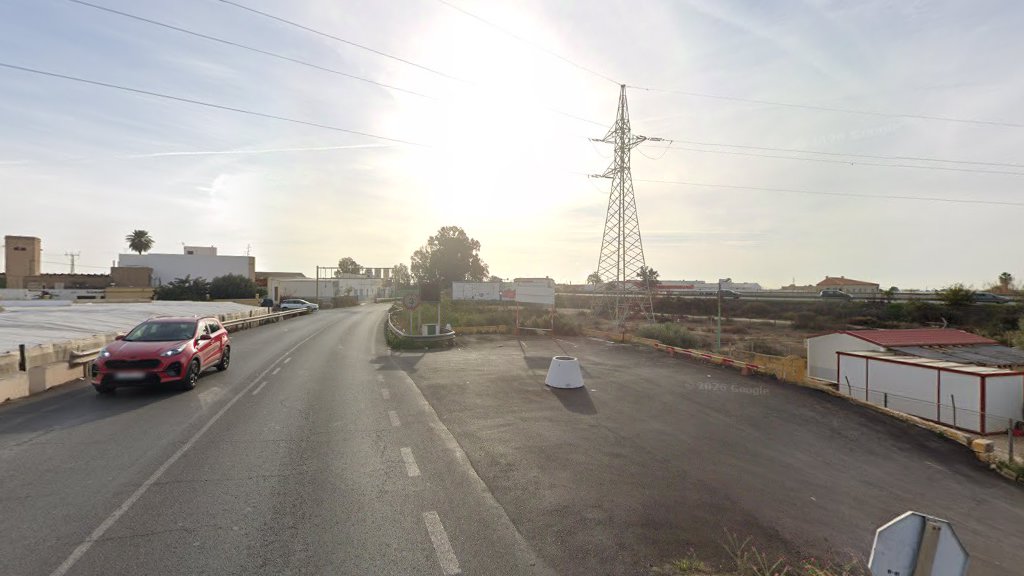 Aparcamiento de Caravanas CAREMA & Caravanas Manesa - Aparcamiento cubierto en La Cañada