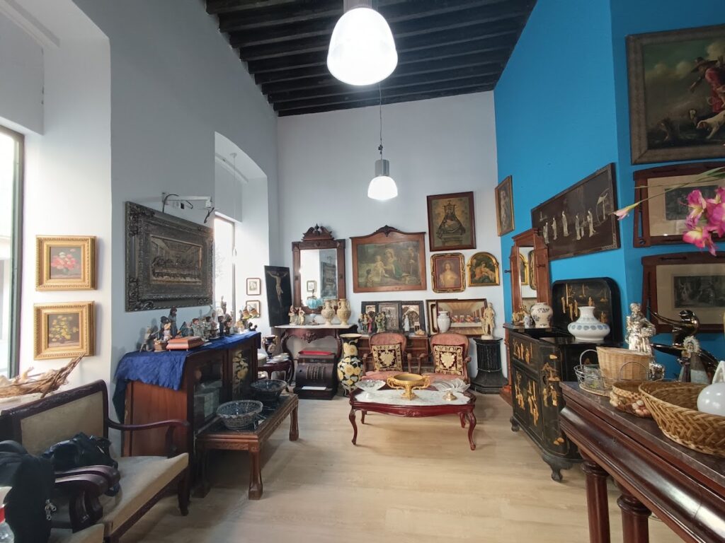 Arte y Antigüedades Atenea - Tienda de antigüedades en Almería