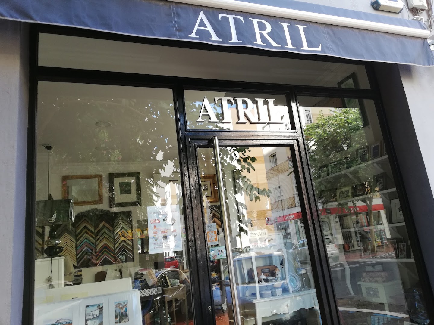 Atril - Tienda de enmarcación en Almería