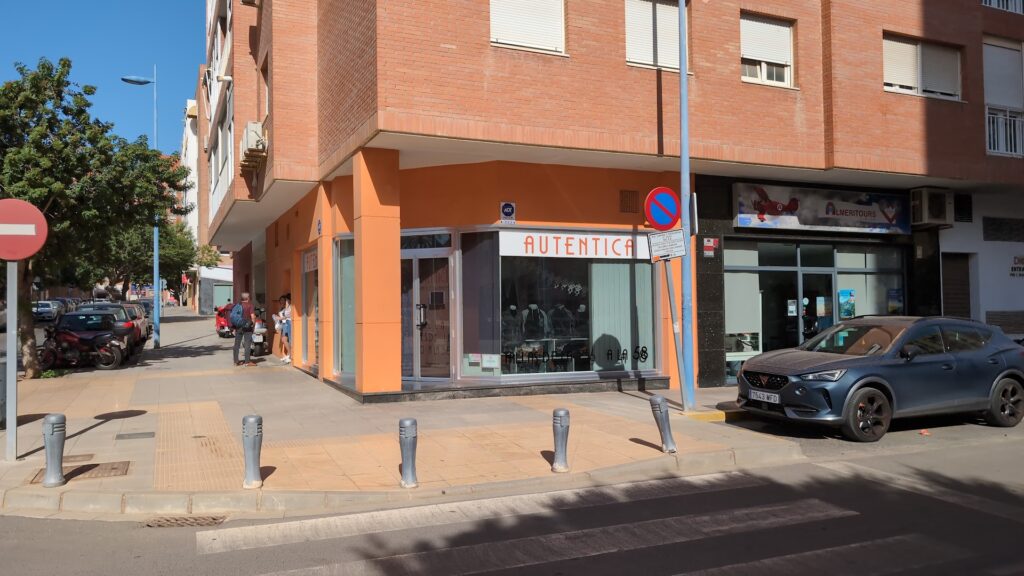 Auténtica Moda y Complementos - Tienda de ropa de tallas grandes en Almería