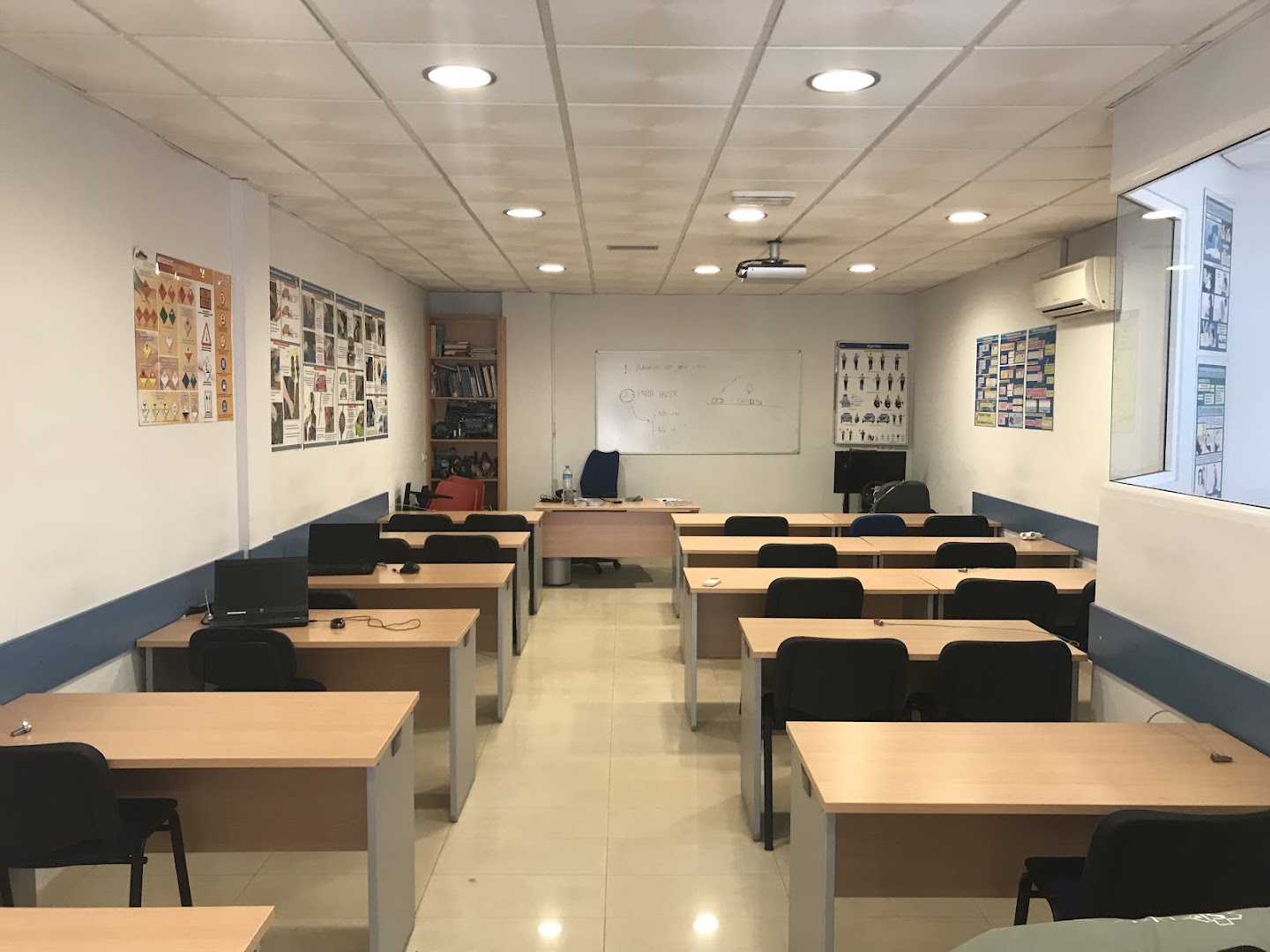 Autoescuela Enrique - Autoescuela en Almería
