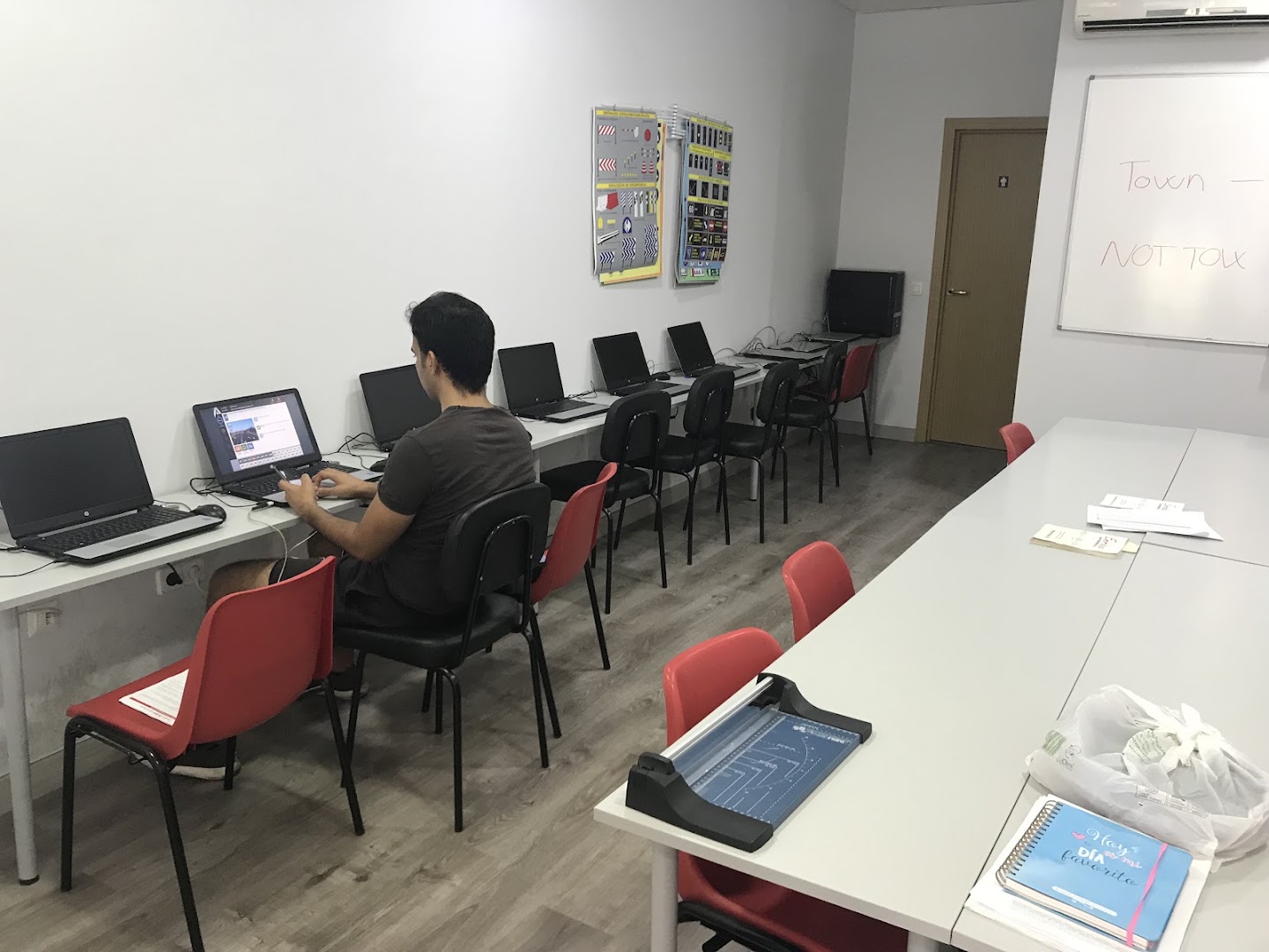 Autoescuela Enrique - Autoescuela en Almería