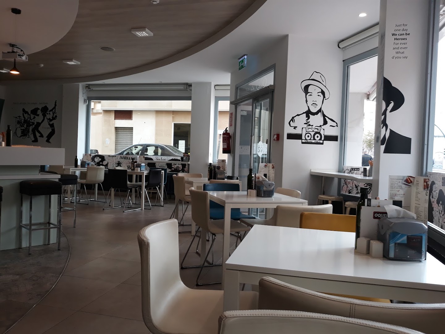 Bar L'arrivée La Gloria - Bar de tapas en Almería