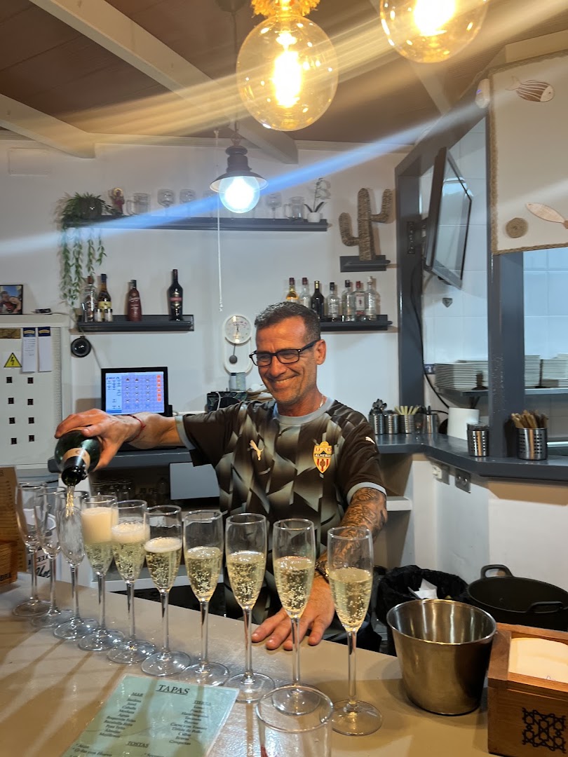 Bar mar y tierra - Bar en Almería