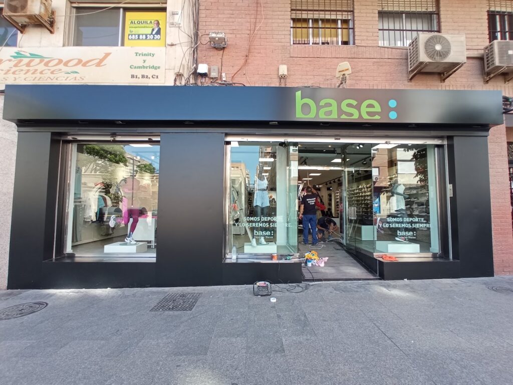 Base Deportes Blanes Almería - Tienda de deportes en Almería