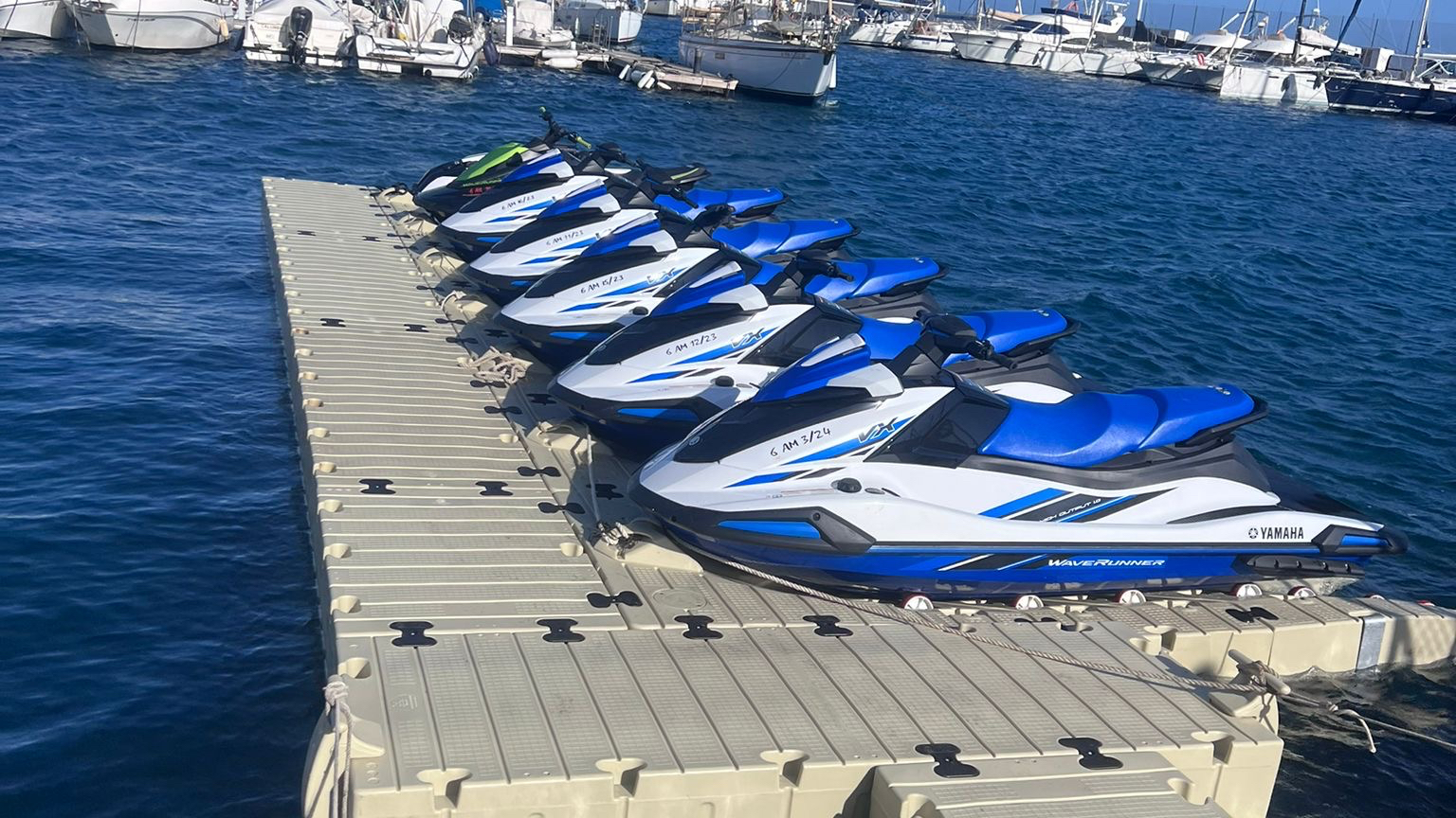 Blue Horse 45 - Alquiler de motos de Agua - Alquiler de motos de Agua en Almería - Servicio de alquiler de embarcaciones en Almería