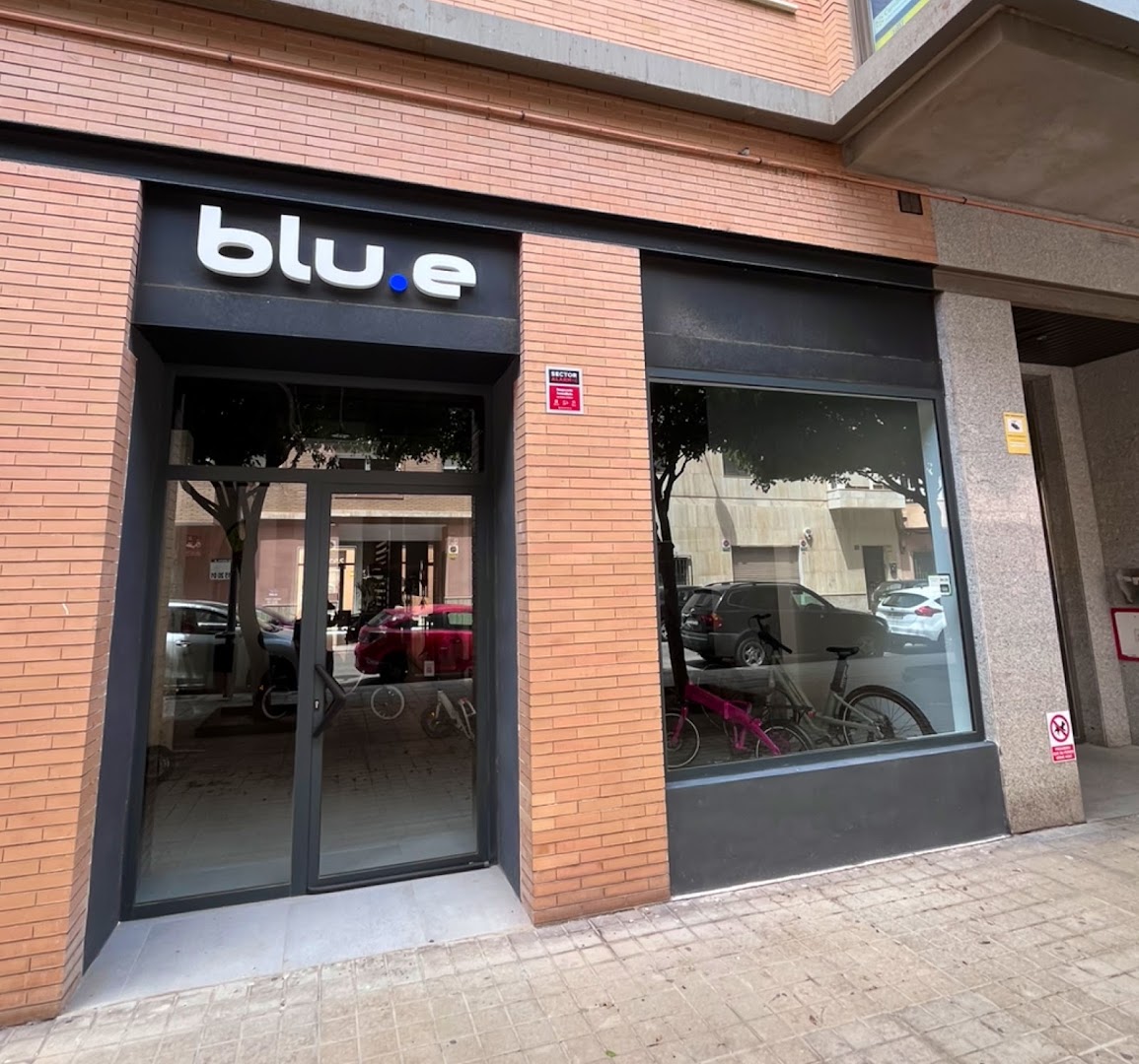 Blu.e Motos y Bicis Eléctricas Almería - Agencia de alquiler de motocicletas en Almería