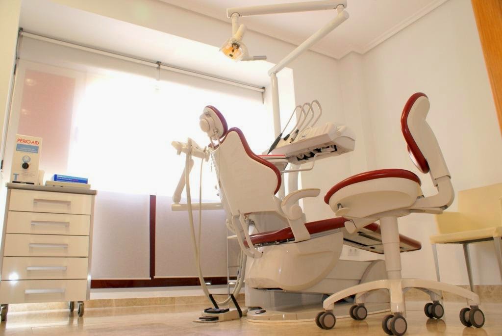 CLINICA DENTAL - Dra. Nadia Ruiz Lastra - Dentista en Almería