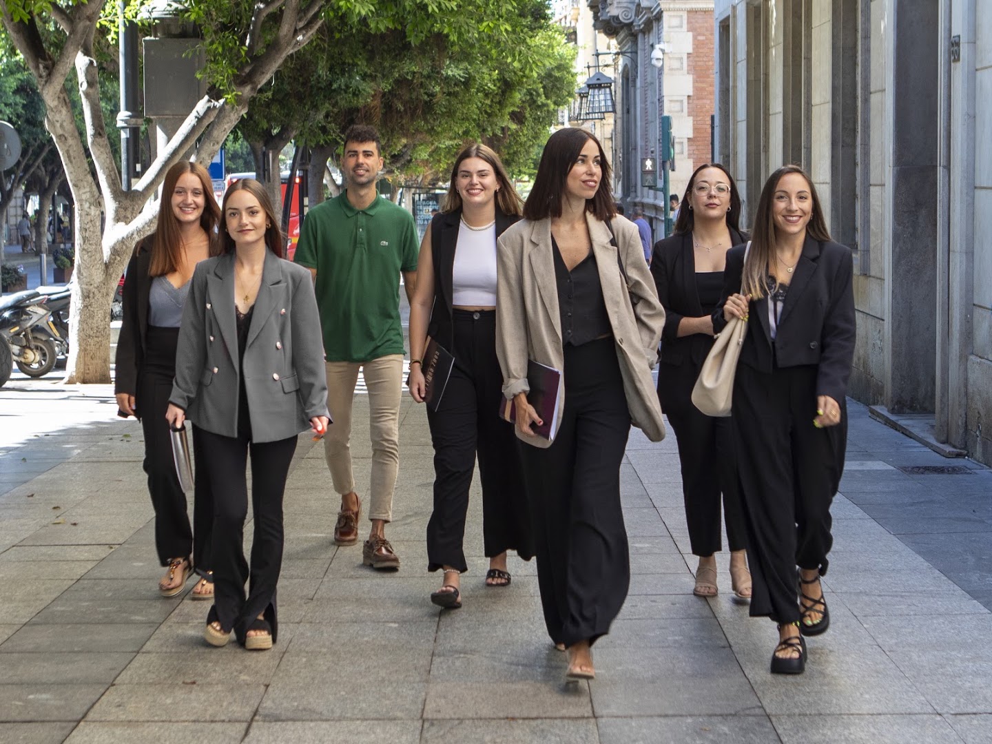 CRUZ GUILLÉN Abogados Extranjería - Abogado especialista en derecho de extranjería en Almería