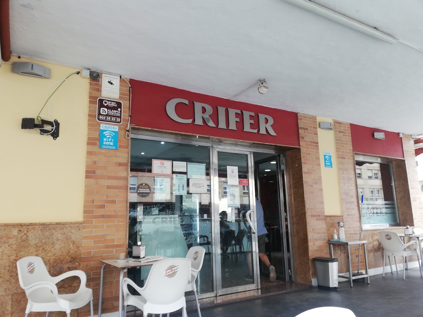 Café Bar Crifer - Cafetería en Almería