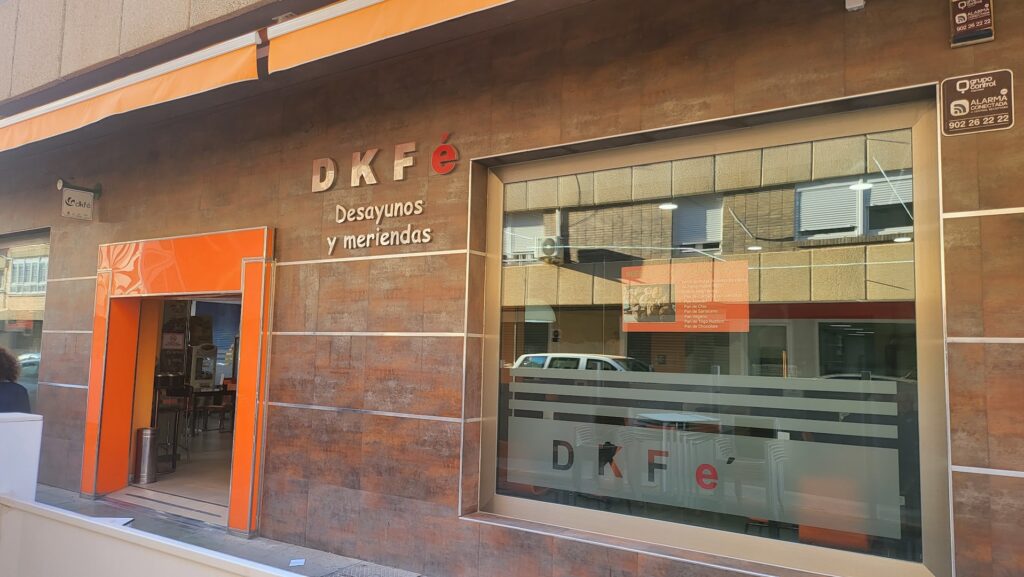 Cafeteria DKFE Nueva Andalucia - Cafetería en Almería