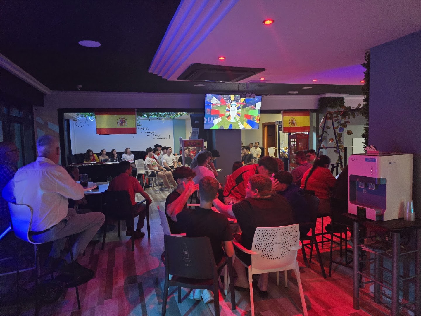 Cafeteria Los Pirineos - Cafetería en Almería