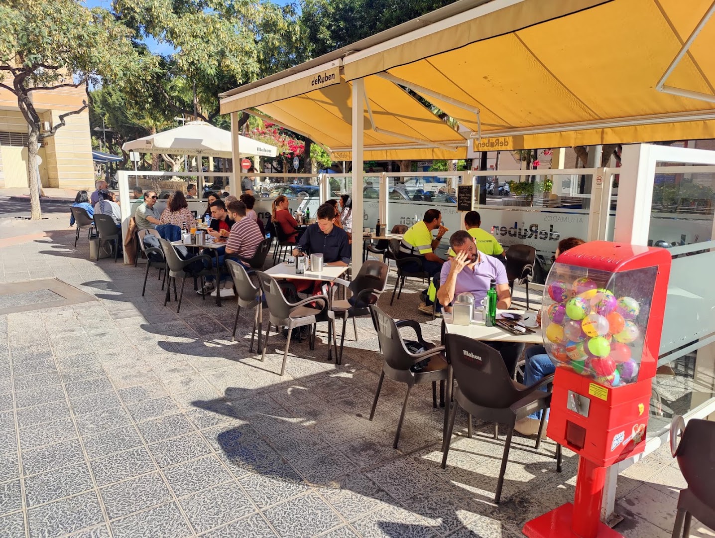 Cafeteria deRuben - Cafetería en Almería