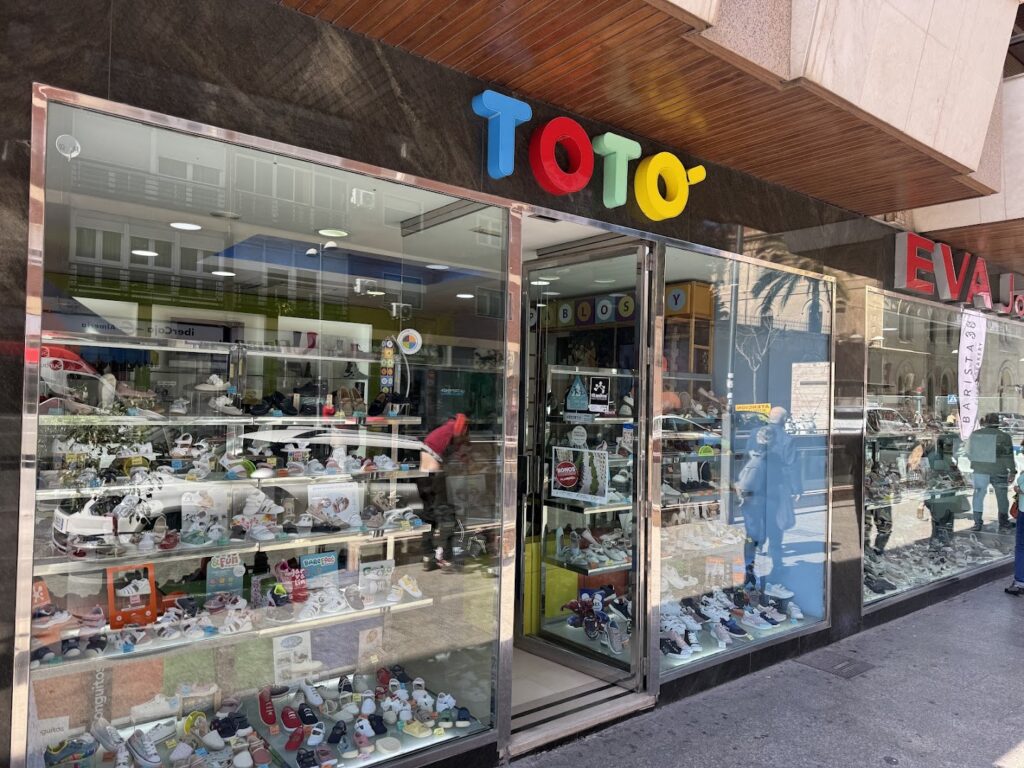 Calzados Toto - Zapatería en Almería