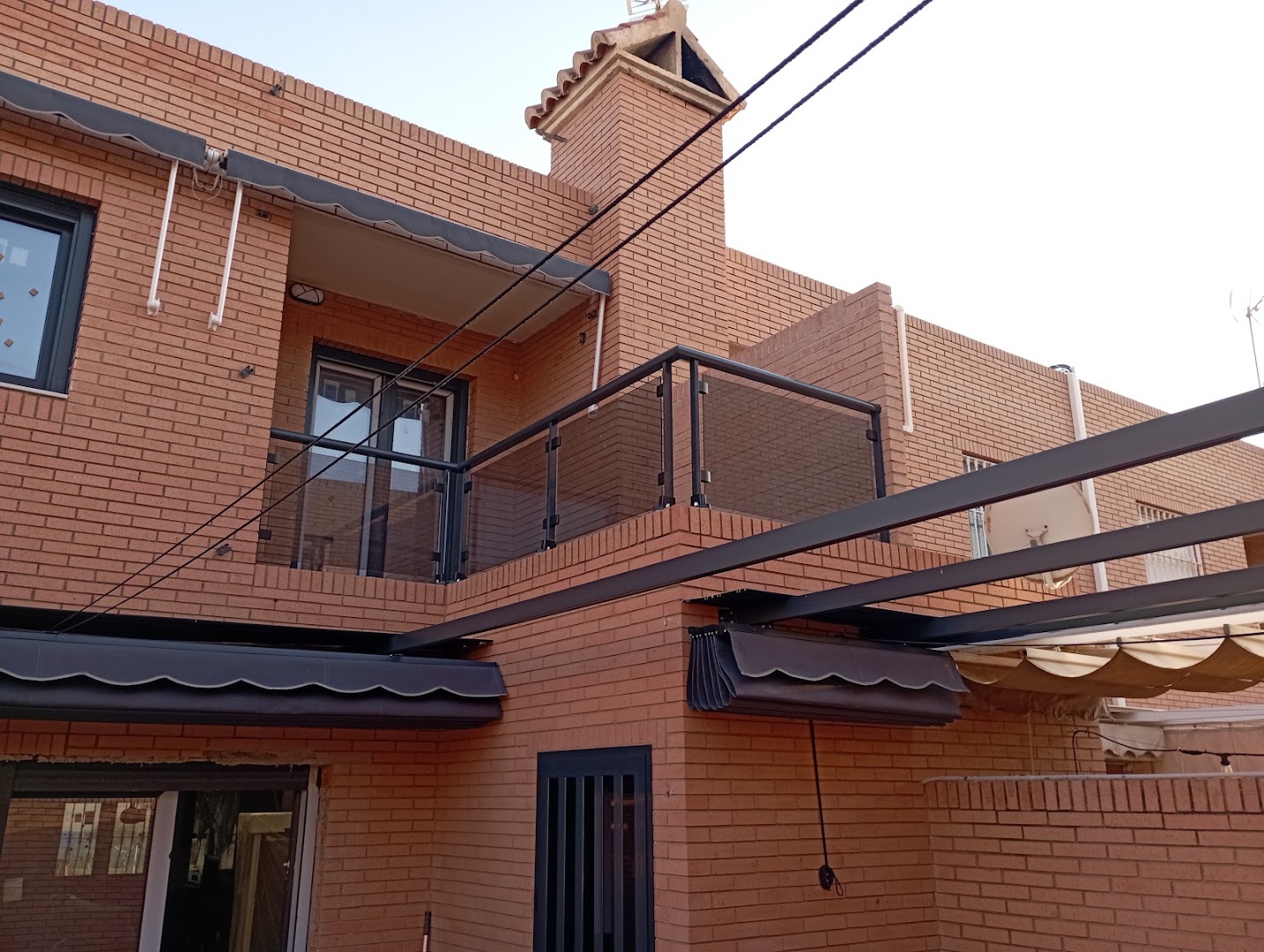 Carpinteria De Aluminio JESFAL - Carpintería metálica y de aluminio en Huércal de Almería