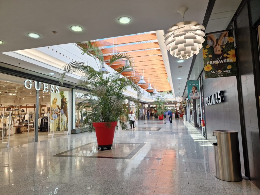Centro Comercial Mediterráneo - Centro comercial en Almería