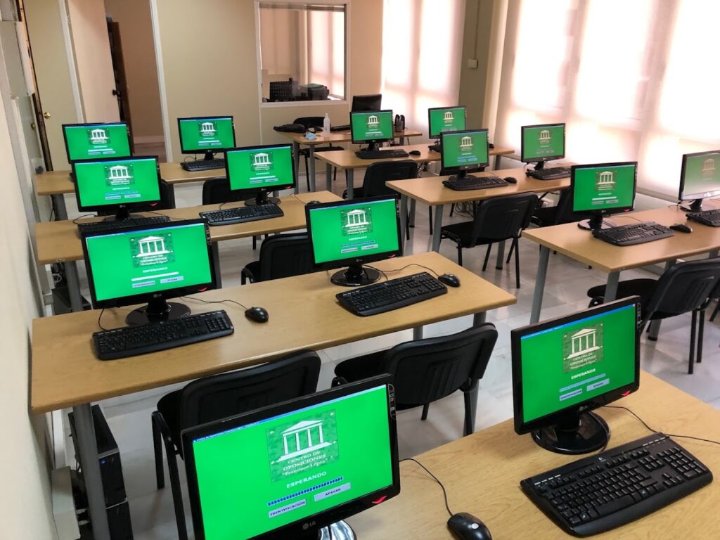 Centro de Oposiciones "Francisco López" - Academia de exámenes civiles en Almería