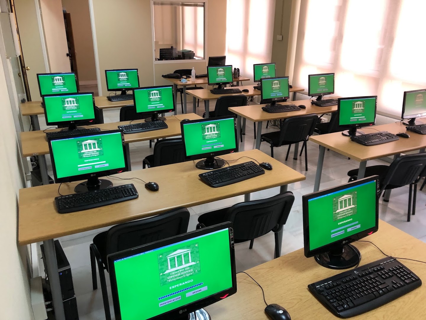 Centro de Oposiciones "Francisco López" - Academia de exámenes civiles en Almería