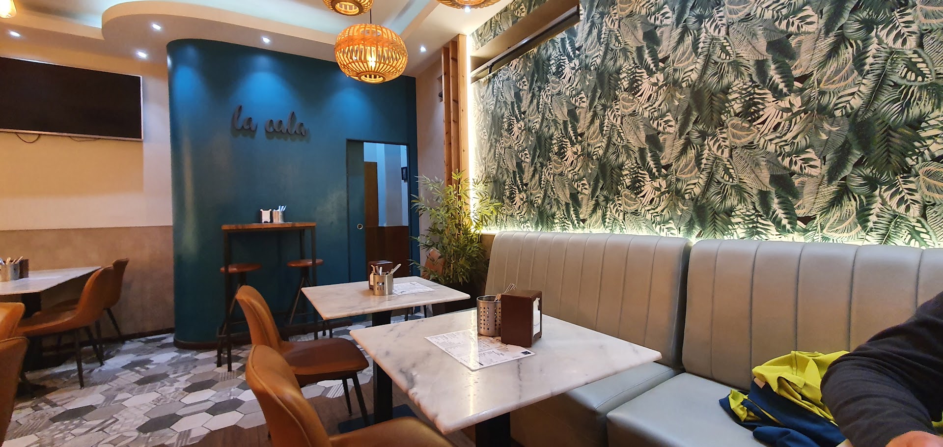 Cervecería La Cala - Bar en Almería