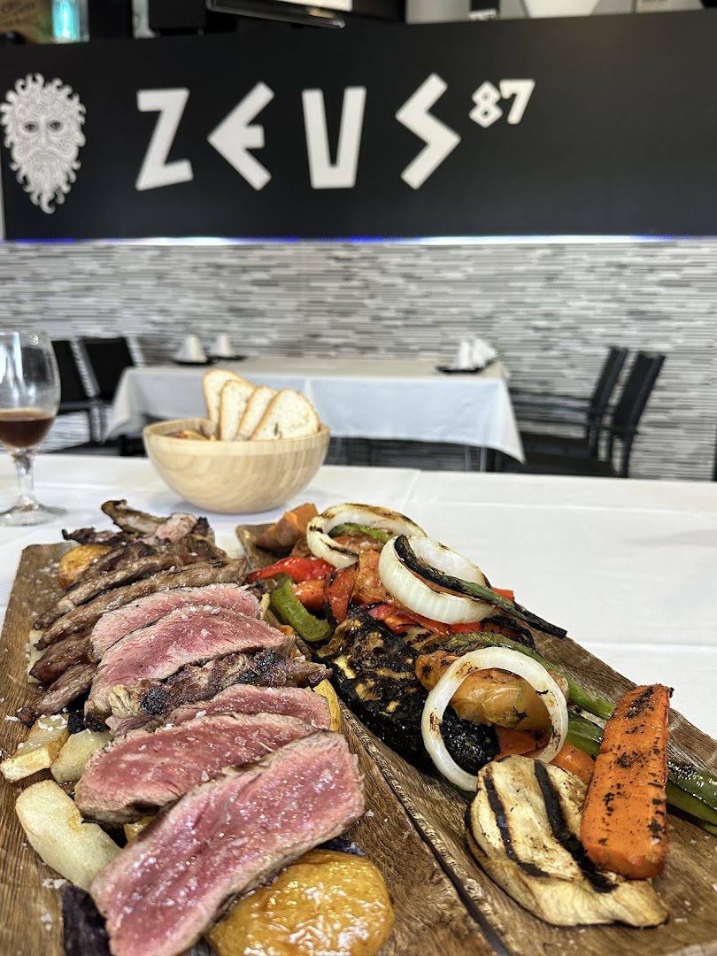 Churreria Cafereria Cerveceria Zeus 87 - Churrería en Almería