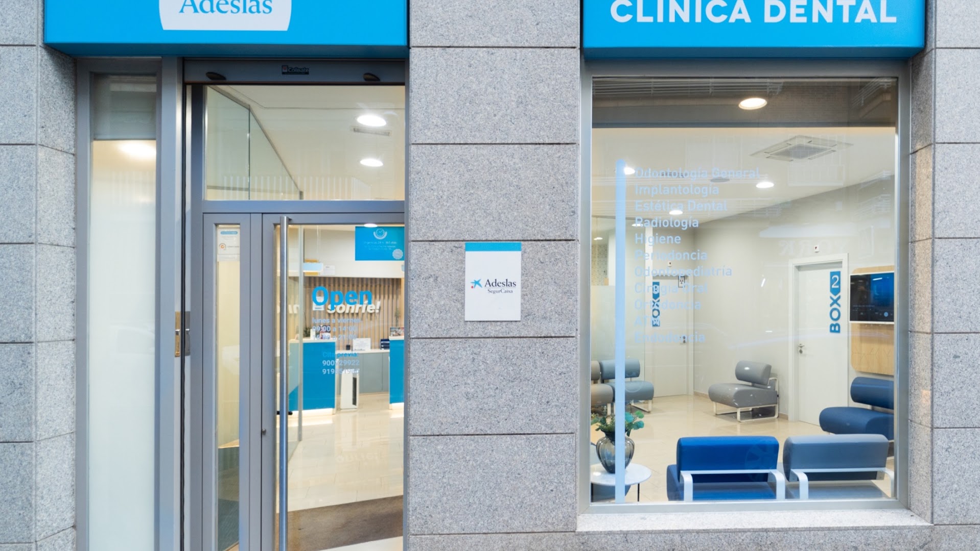 Clínica Dental Adeslas - Clínica dental en Almería