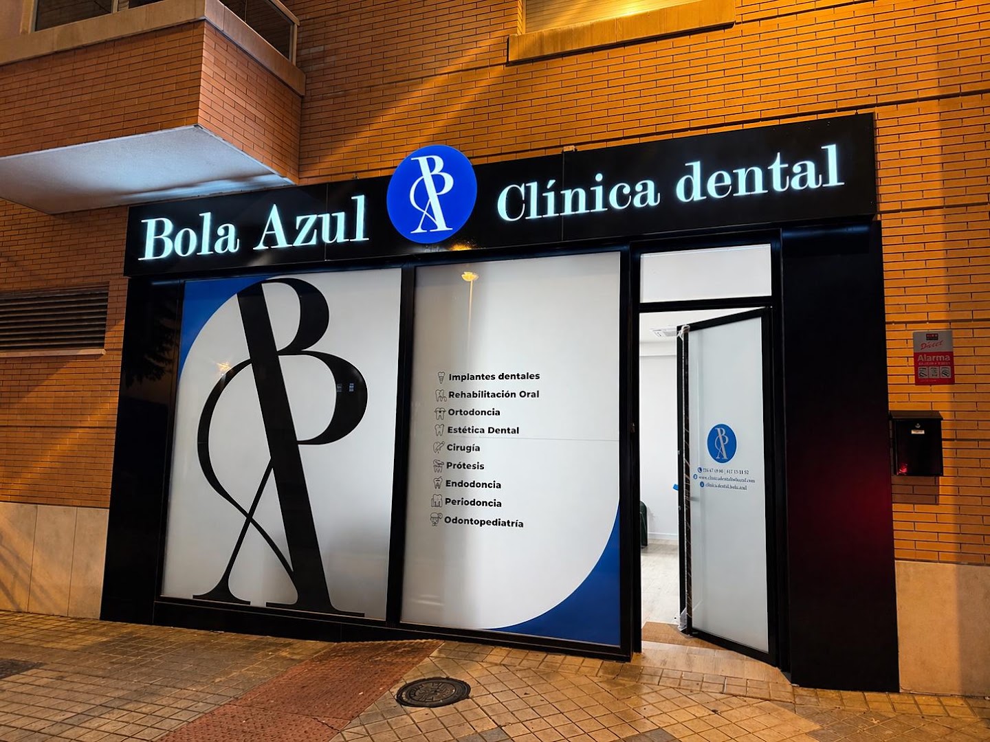 Clínica Dental Bola Azul - Dentista en Almería