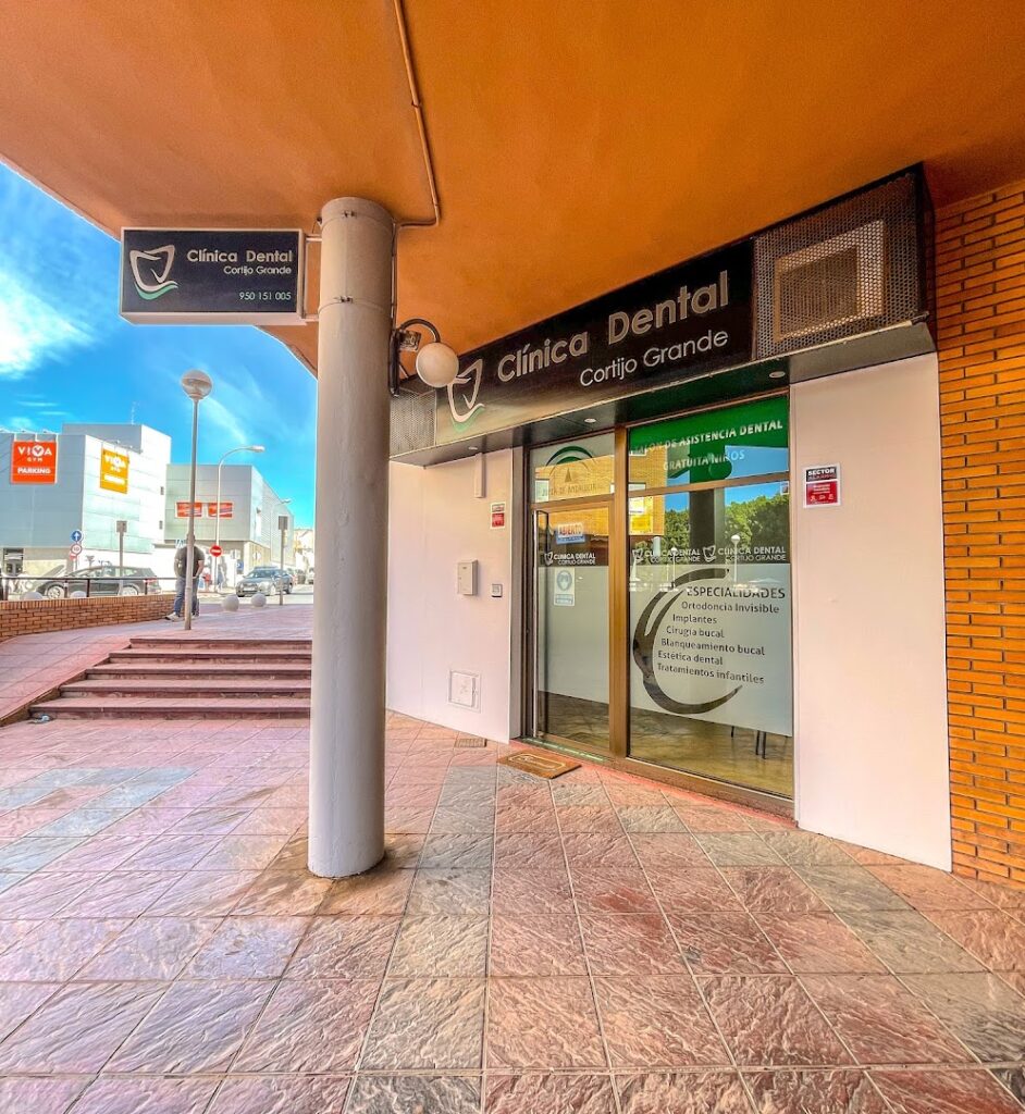Clínica Dental Cortijo Grande - Dentista en Almería
