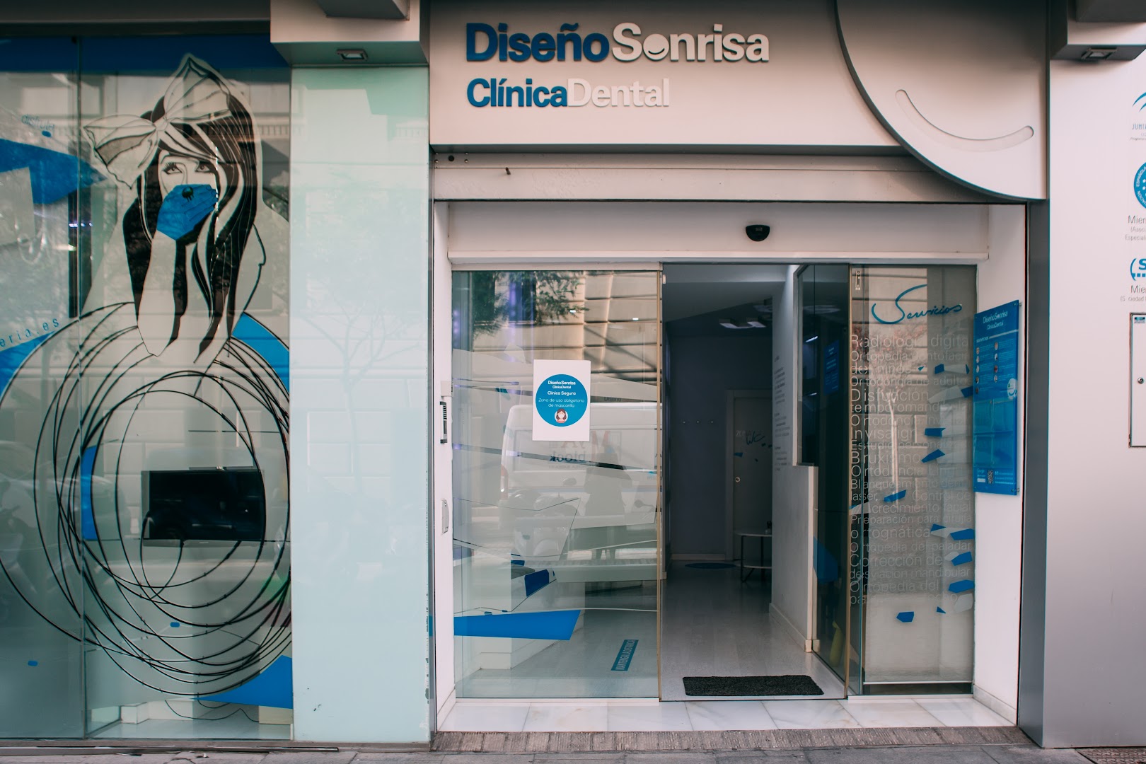Clínica Dental Diseño Sonrisa - Ortodoncista en Almería