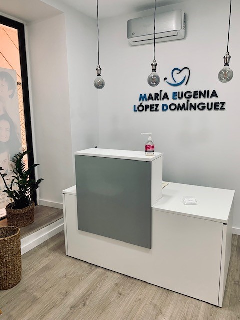 Clínica Dental María Eugenia López Domínguez - Dentista en Almería