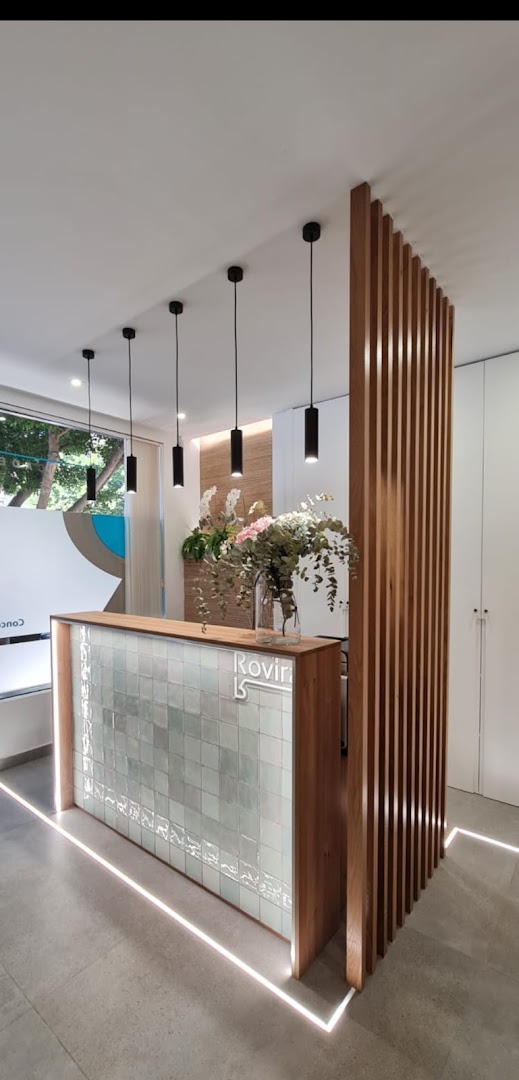 Clinica Dental Rovira - Clínica dental en Almería