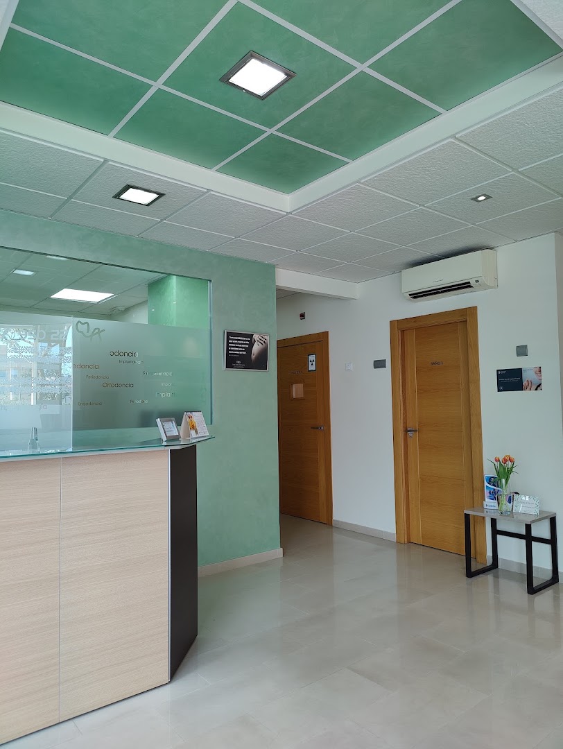 Clinica Dental de la Dra. Armonía Sánchez Hernández - Dentista en Almería
