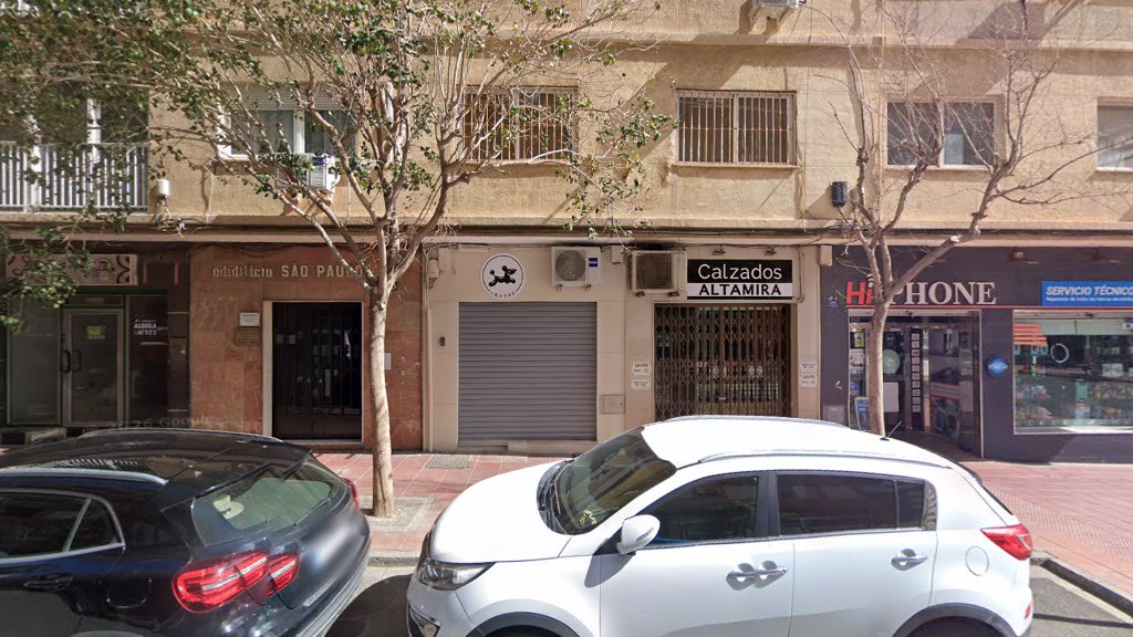 Clinica Rojovelazquez - Dentista en Almería