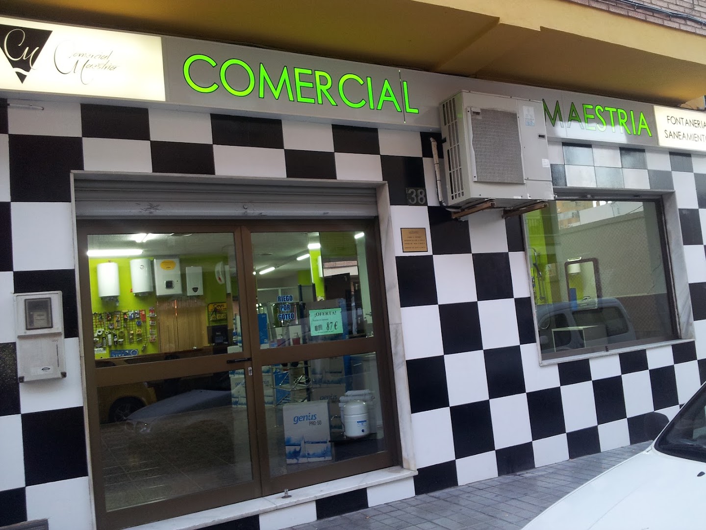 Comercial Maestria S.L. - Tienda de artículos de fontanería en Almería