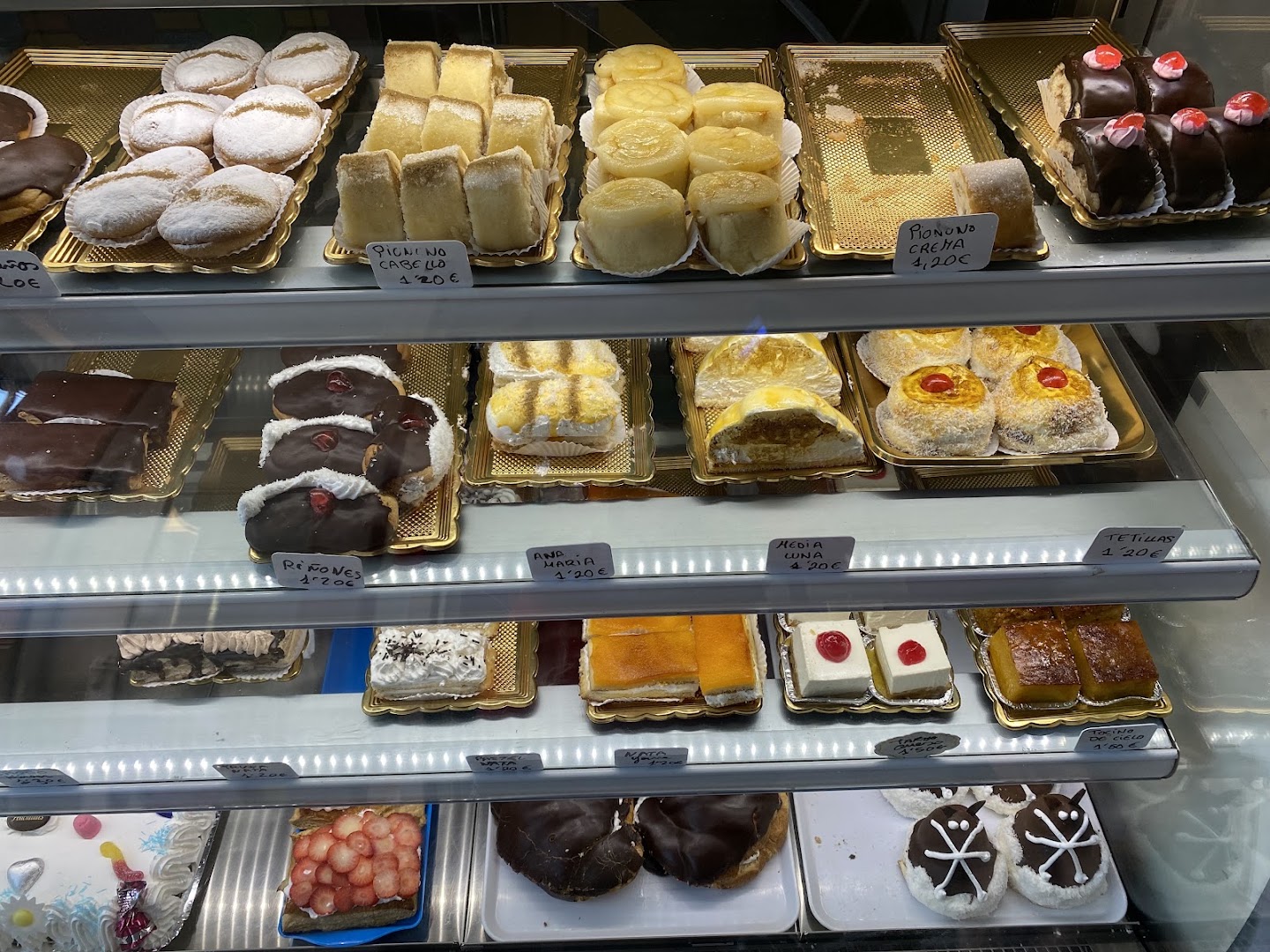 Confitería Delgado - Pastelería en Almería