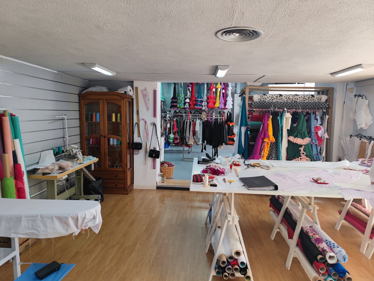 Curro Ruiz Vanguardia y Tradición a Medida - Tienda de ropa en Almería