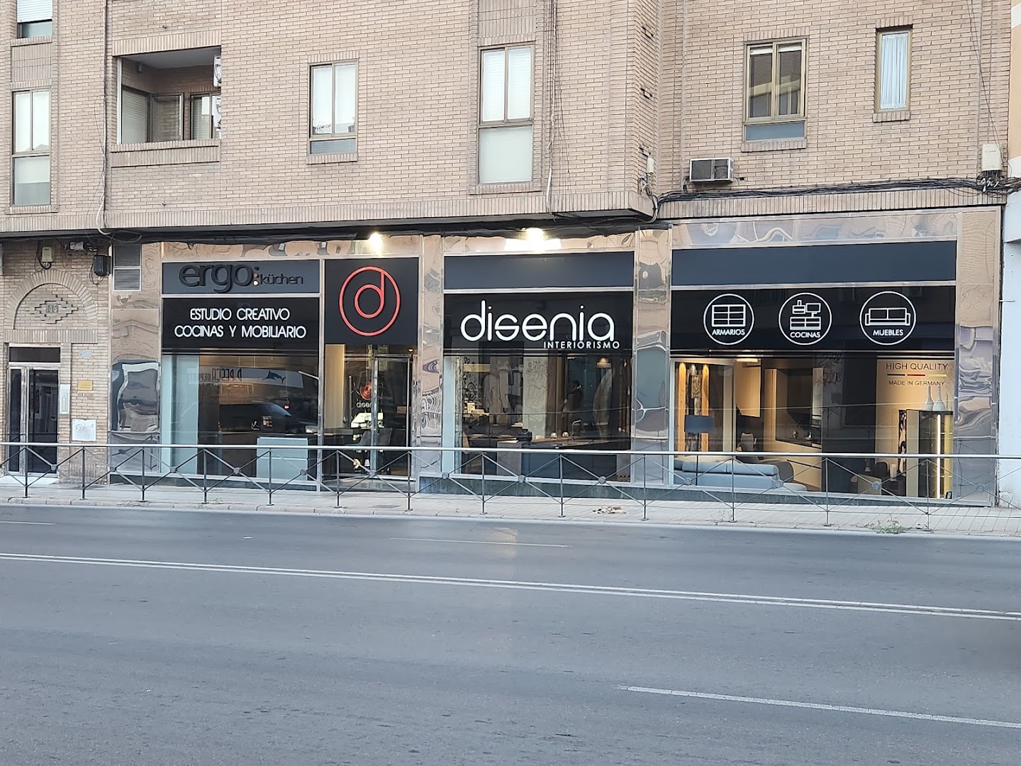 Disenia | Cocinas de Ingeniería Alemana - Tienda de muebles de cocina en Almería