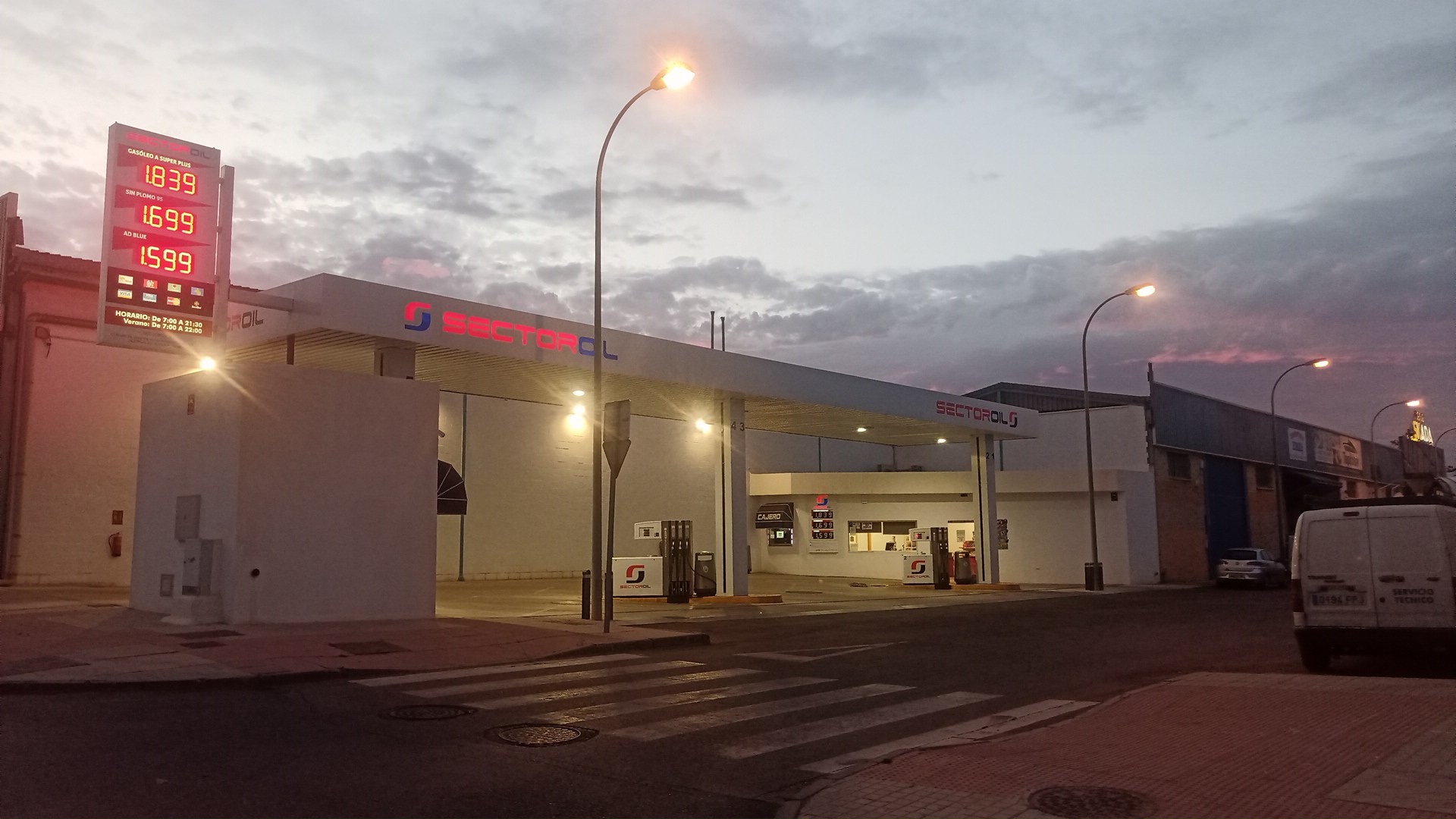 E.S. SECTOROIL - Gasolinera en Huércal de Almería