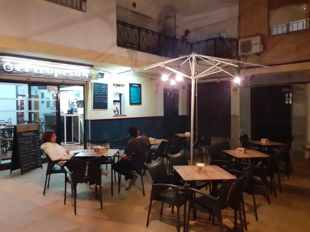 El Tropezón Bar - Bar en Almería
