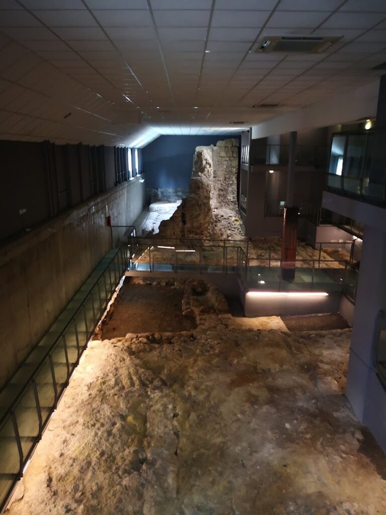 Enclave Arqueológico Puerta de Almería - Museo arqueológico en Almería