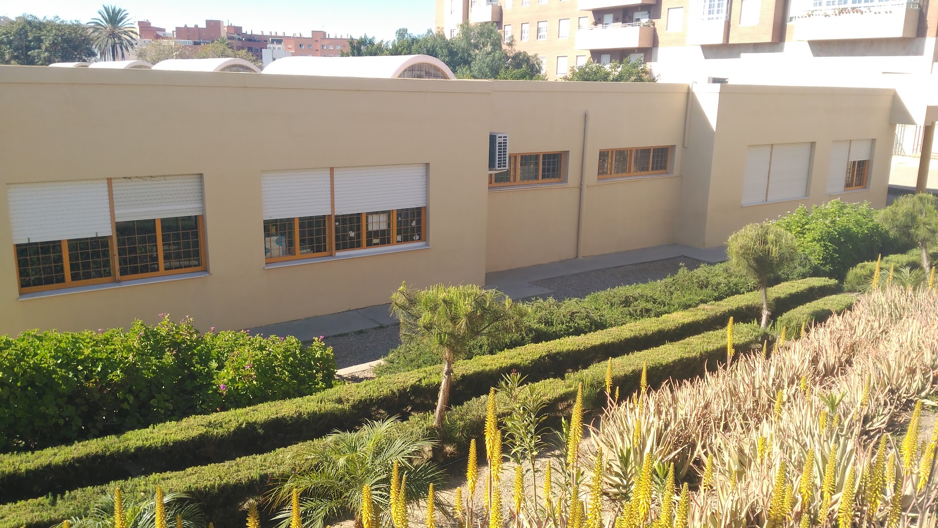 Escuela De Educación Infantil Maestro Padilla - Colegio público en Almería