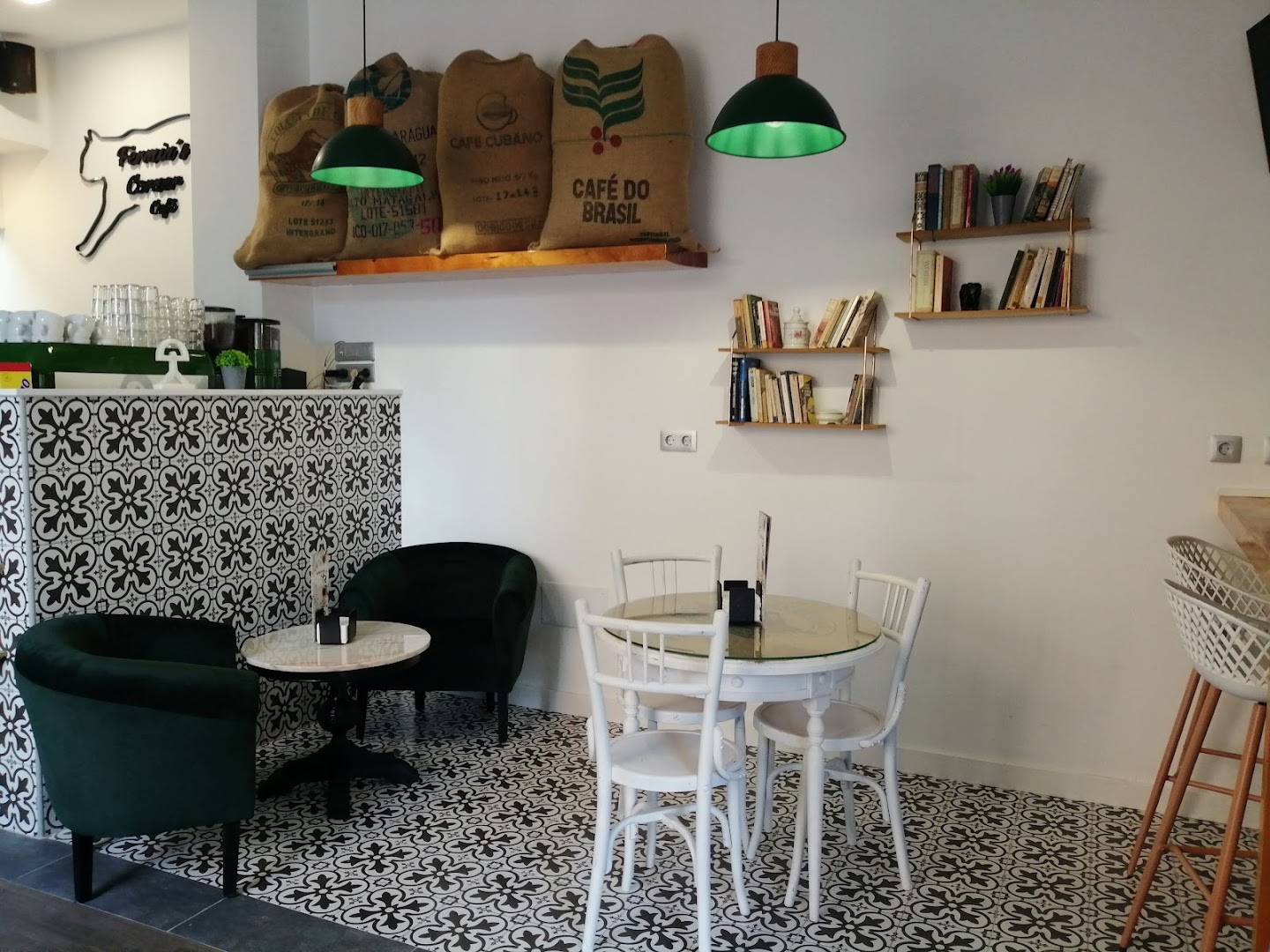 Fermin's Corner - Cafetería en Almería